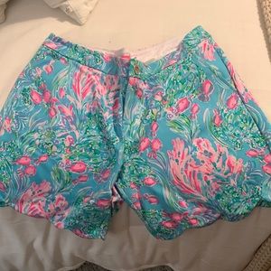 Lilly Pulitzer scallop shorts size 12